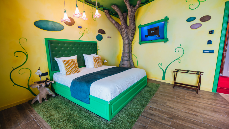 Maya the Bee Luxury Themed Suite